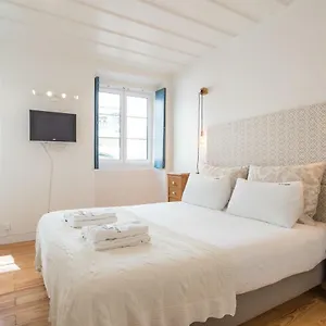 feels-like-home-bairro-alto-central-apartment.hotels-lisbon-portugal.com/